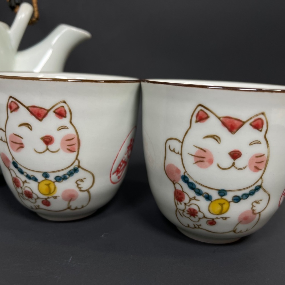 Maneki Neko Lucky Cat Japanese Ceramic Teapot and 2 Cup Set White Lucky Charm - Picture 2 of 11